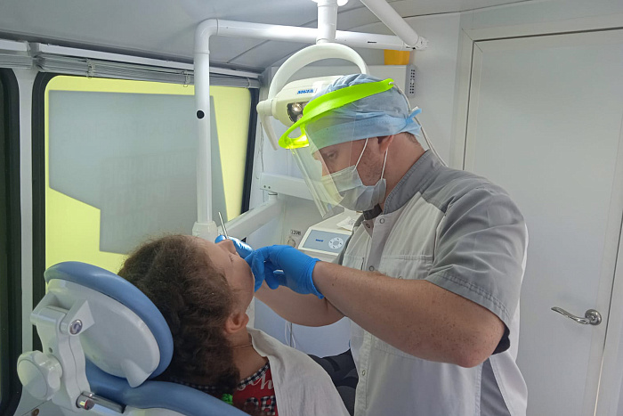 Более 3 000 жителей области получили медицинскую помощь выездных врачей-стоматологов